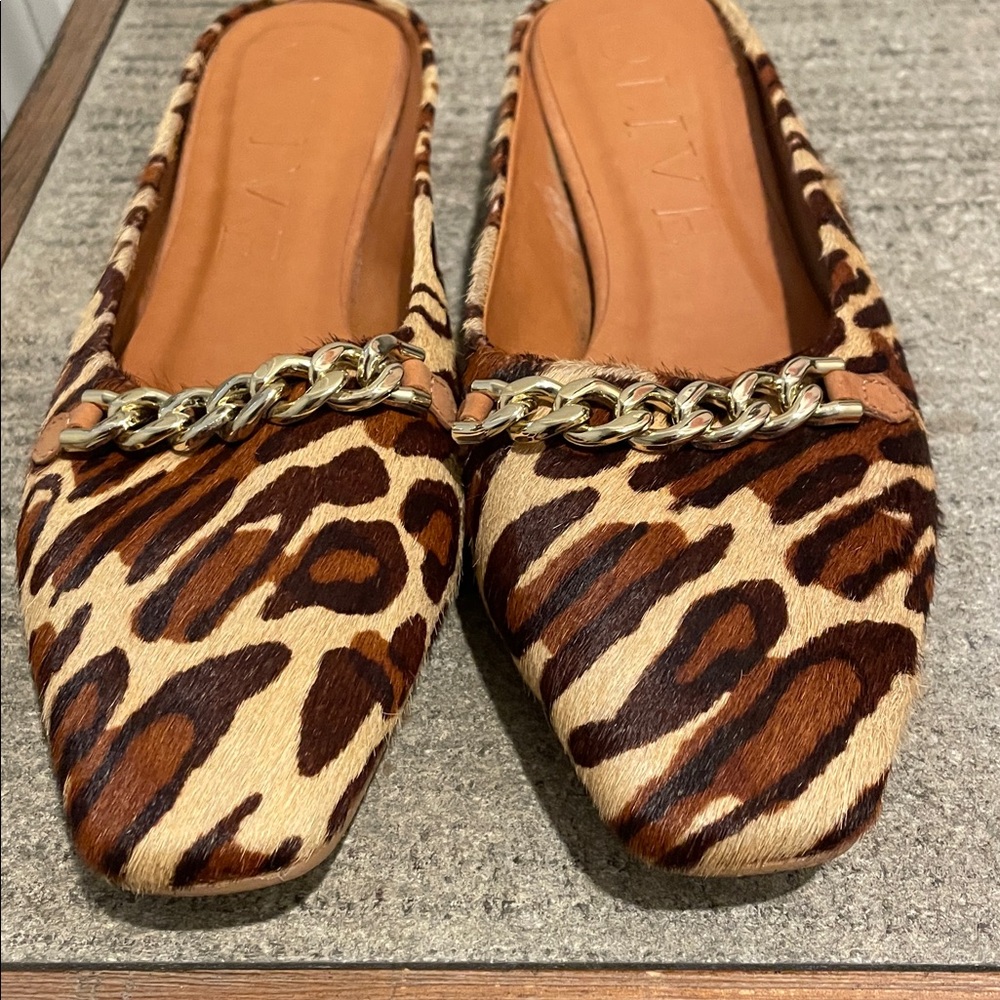 Olive Leopard Print Calf Hair Mules Flats Size7  Casual Chic Effortless Glam